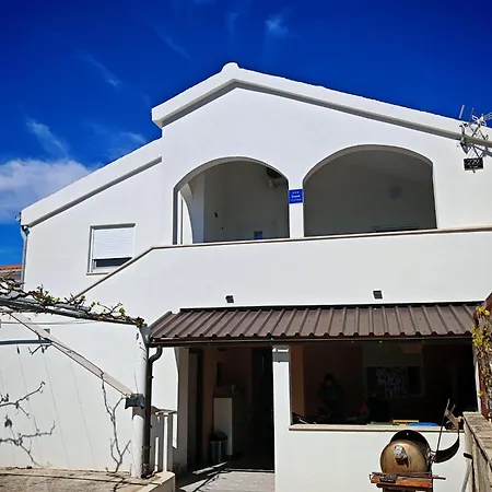 By The Sea - 23753 فير