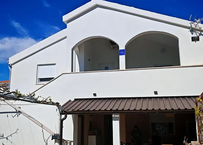 By The Sea - 23753 فير